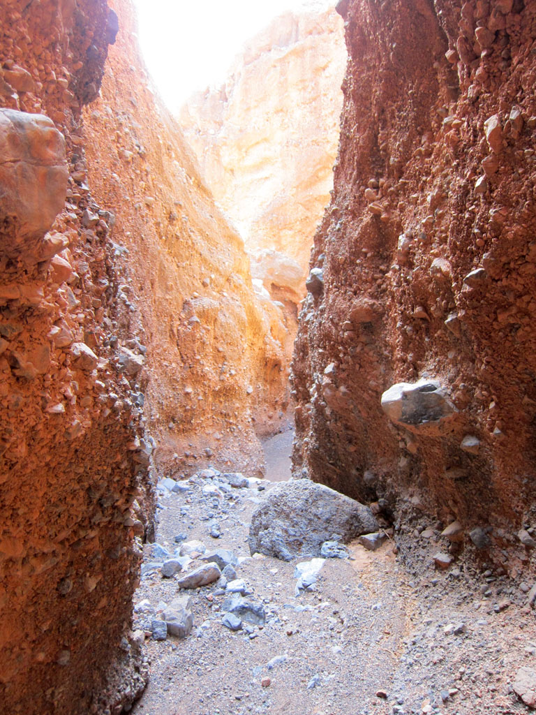 2014-03-IMG-1210-narrow-canyon